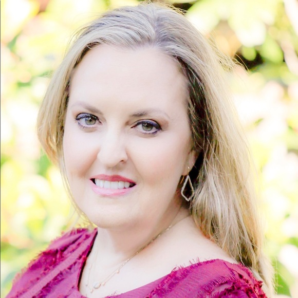 Meet your Posher, Julianne - Picture 1 of 1